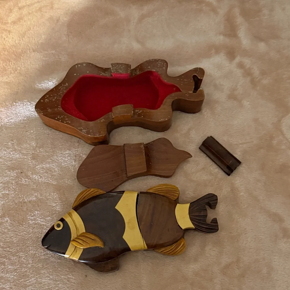 Vintage Wooden clownfish puzzle box- Brown and Tan
